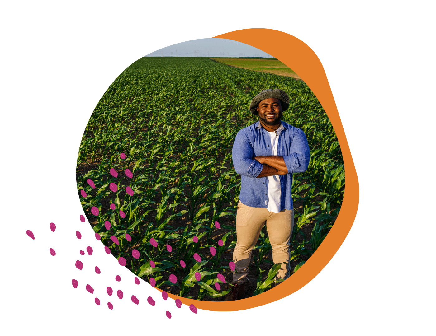 Un agricultor sonriente en el campo
