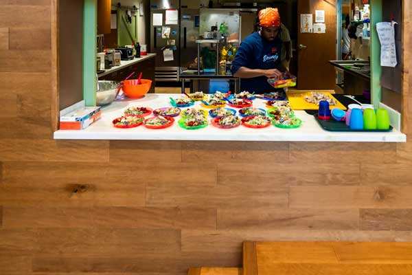 Talleres sobre comidas escolares apoyan a profesionales del programa de alimentación en el suroeste de Michigan: Centro ValleyHub del Colegio Comunitario del Valle de Kalamazoo